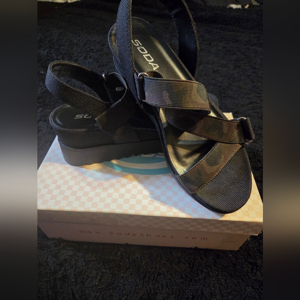 Soda Women's Black and Brown Sandals
